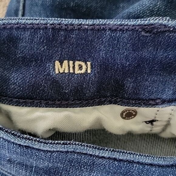 American Eagle Dream Midi Dark Wash Button Fly Jean Shorts - 2 - Picture 5 of 12